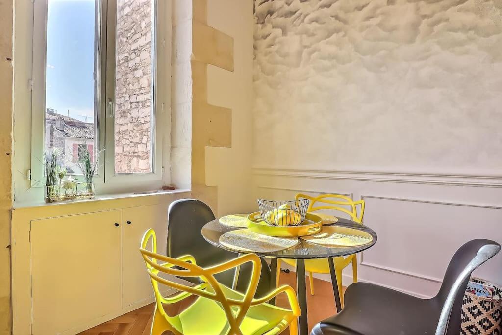 Le Yellow - Central - Climatise Nîmes Kültér fotó