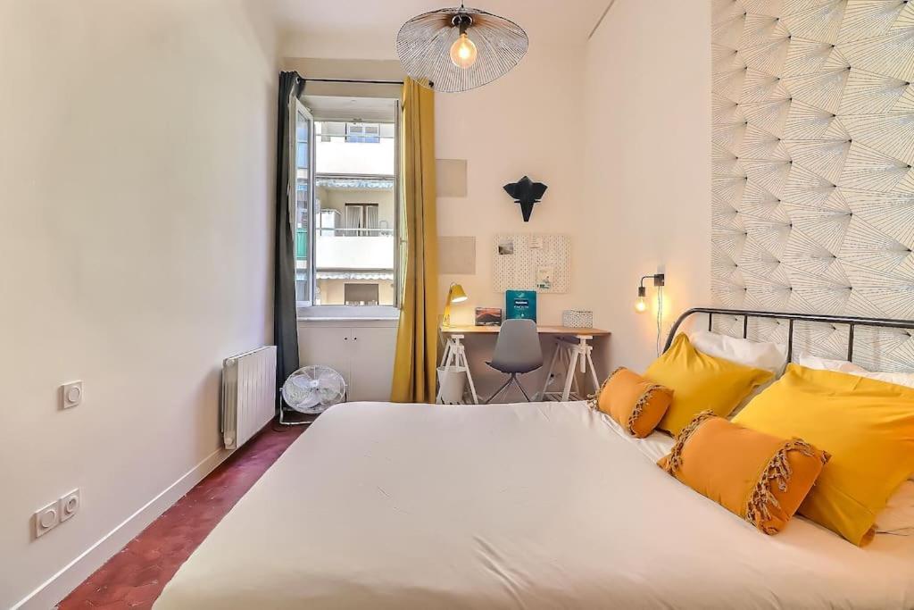 Le Yellow - Central - Climatise Nîmes Kültér fotó