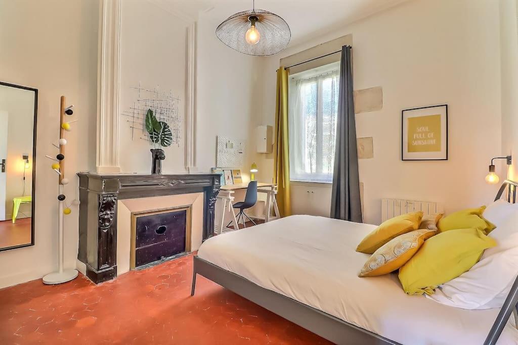 Le Yellow - Central - Climatise Nîmes Kültér fotó
