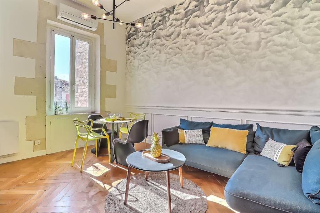 Le Yellow - Central - Climatise Nîmes Kültér fotó